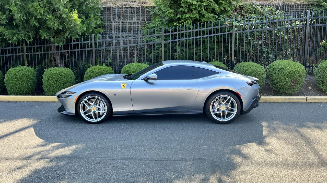 2024 Ferrari Roma - Image 14 of 31