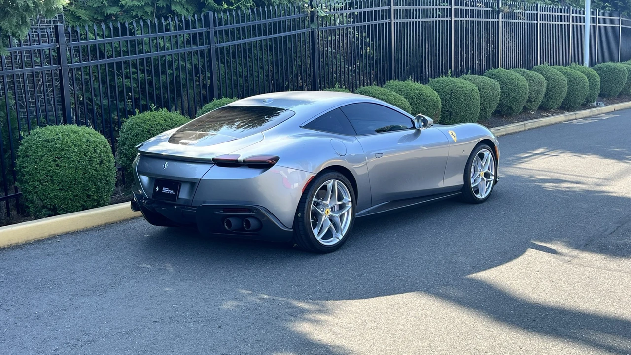 2024 Ferrari Roma - Image 10 of 31