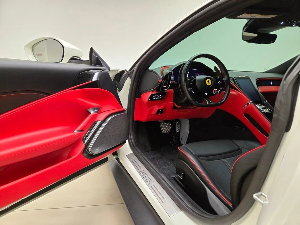 2024 Ferrari Roma - Image 16 of 31