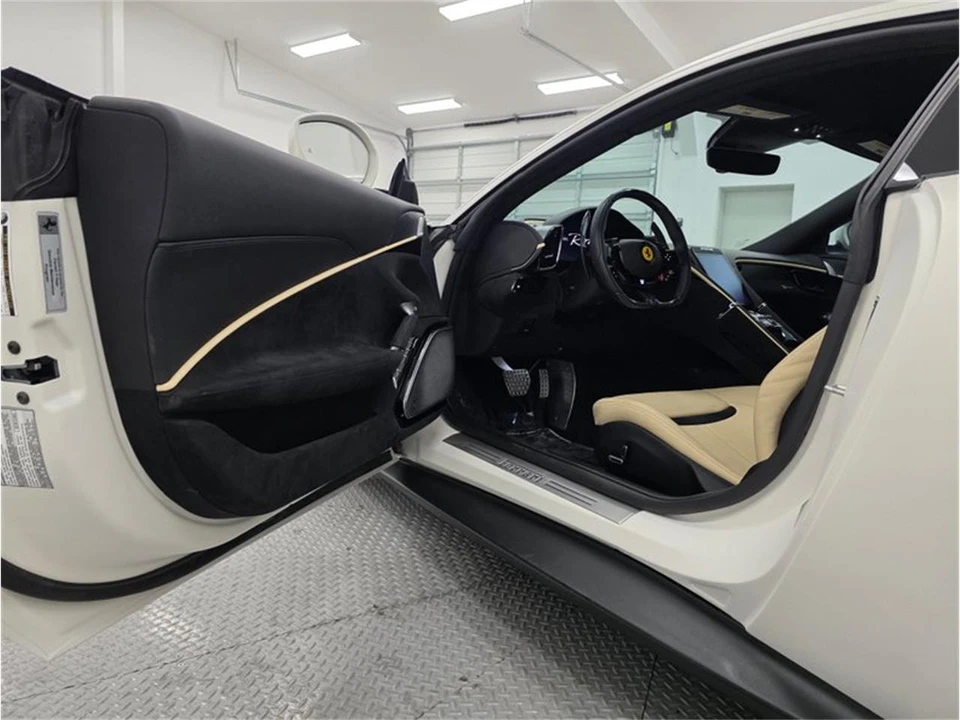 2024 Ferrari Roma - Image 27 of 31