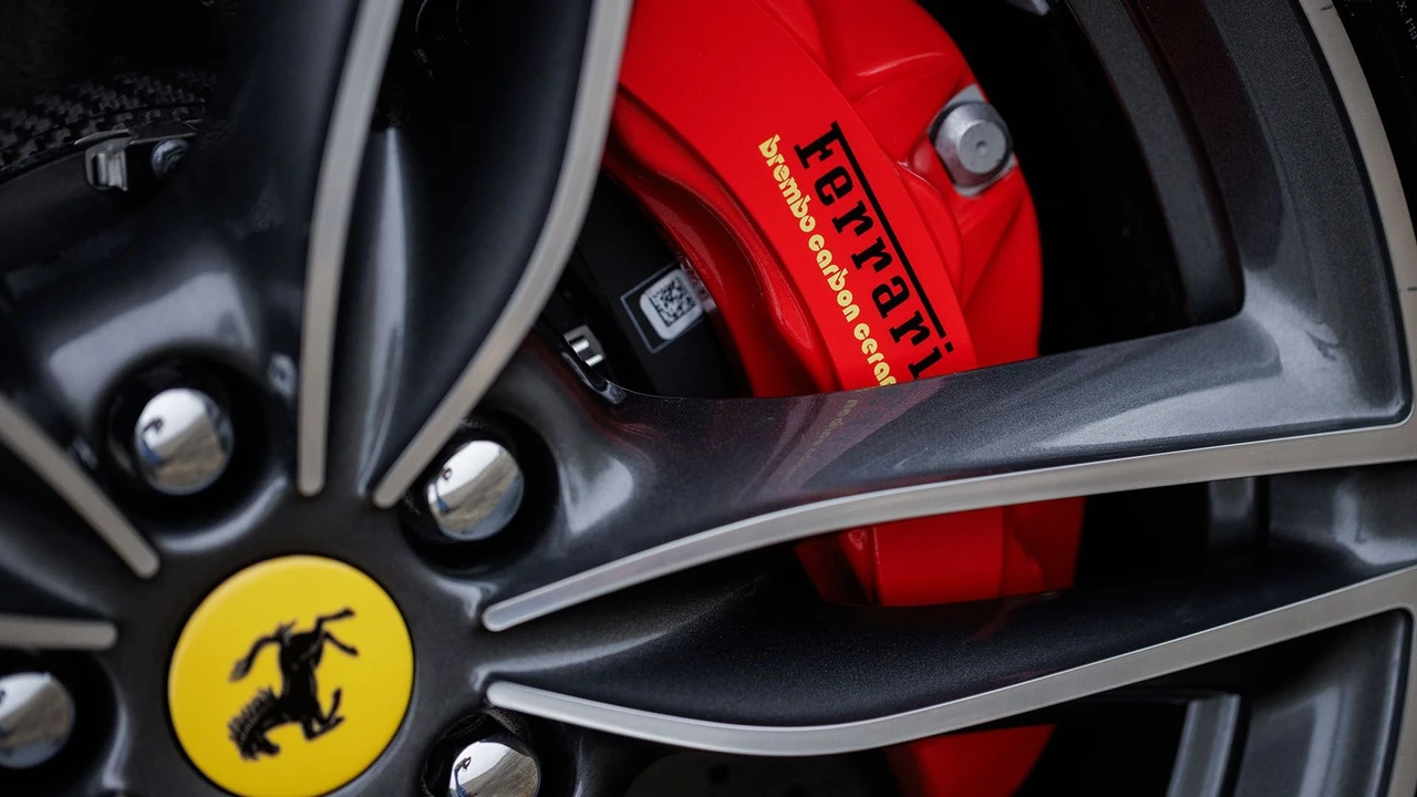 2024 Ferrari Roma - Image 25 of 31