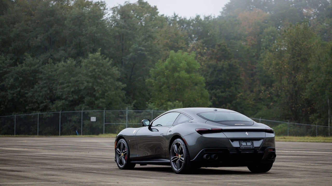 2024 Ferrari Roma - Image 16 of 31