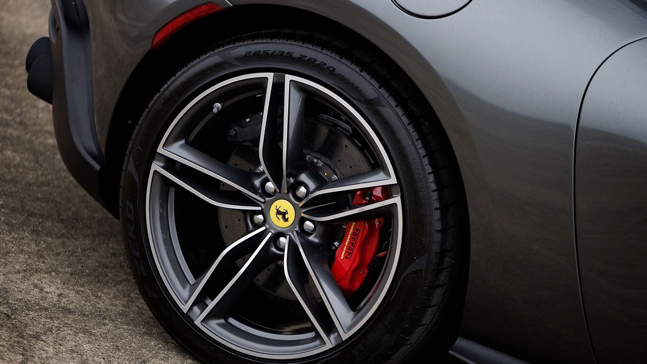 2024 Ferrari Roma - Image 27 of 31