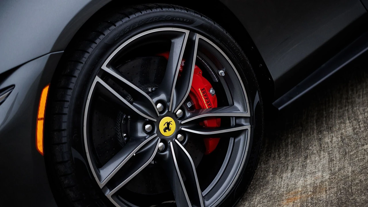 2024 Ferrari Roma - Image 24 of 31