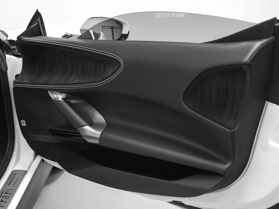2024 Ferrari SF90 Spider - Image 30 of 31