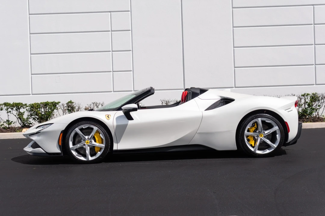 2024 Ferrari SF90 Spider - Image 27 of 31