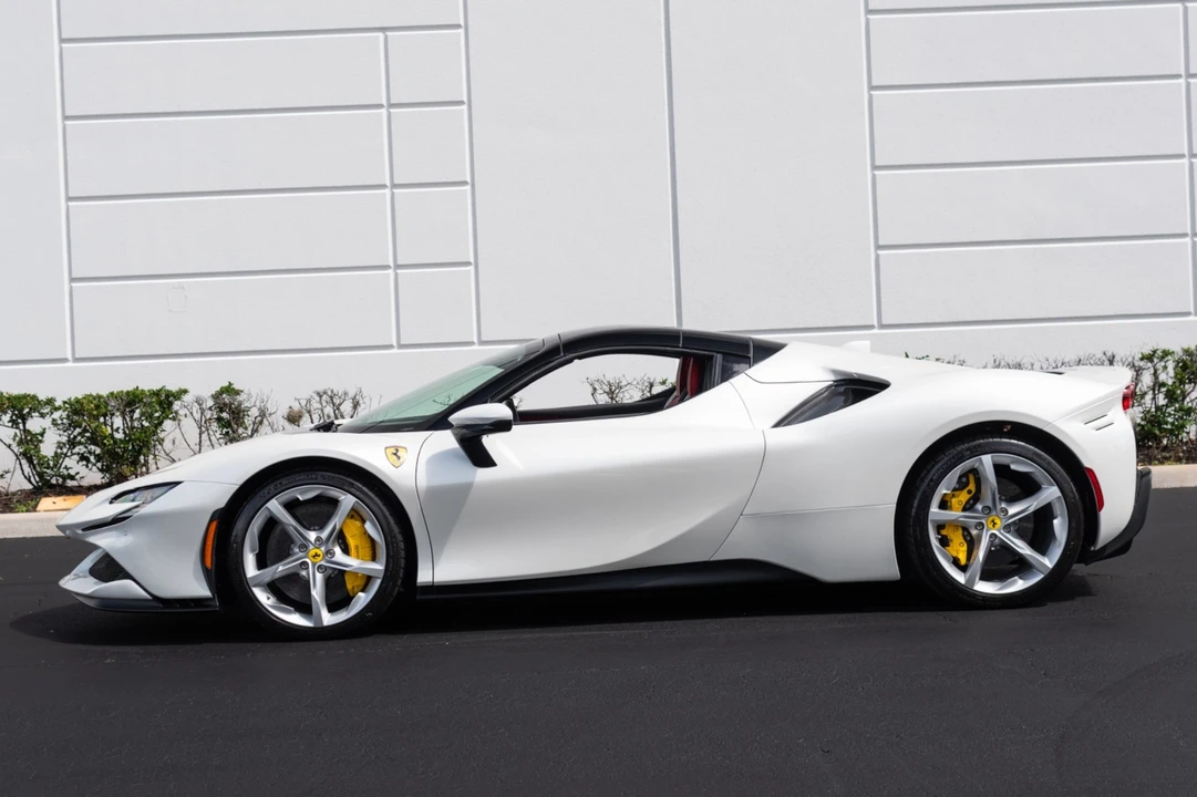 2024 Ferrari SF90 Spider - Image 26 of 31