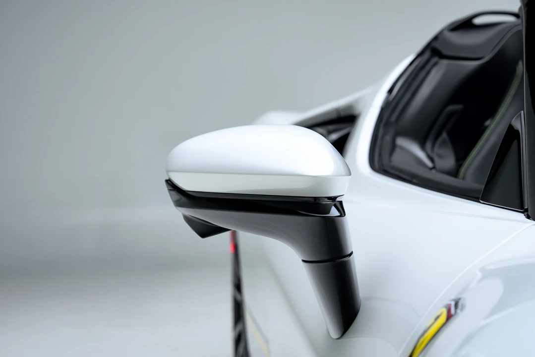 2024 Ferrari SF90 Spider - Image 17 of 31