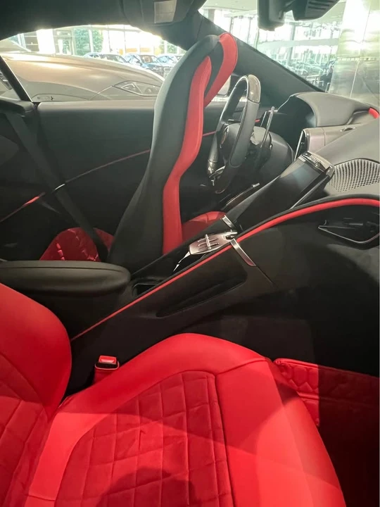 2024 Ferrari Roma Spider - Image 6 of 7
