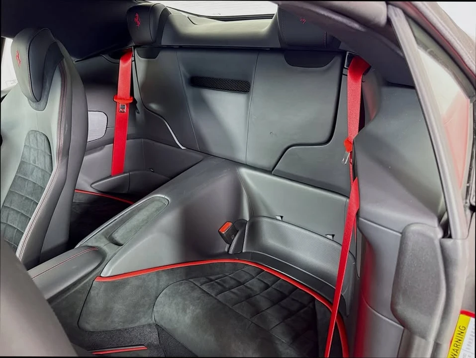 2024 Ferrari Roma Spider - Image 18 of 19