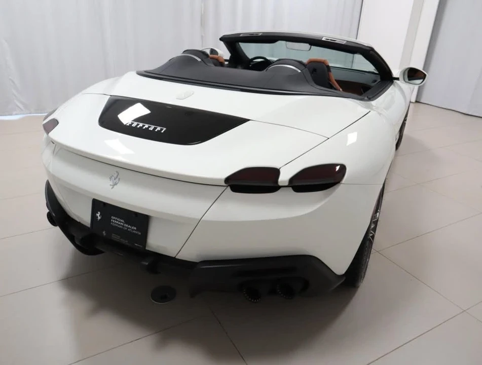 2024 Ferrari Roma Spider - Image 10 of 20