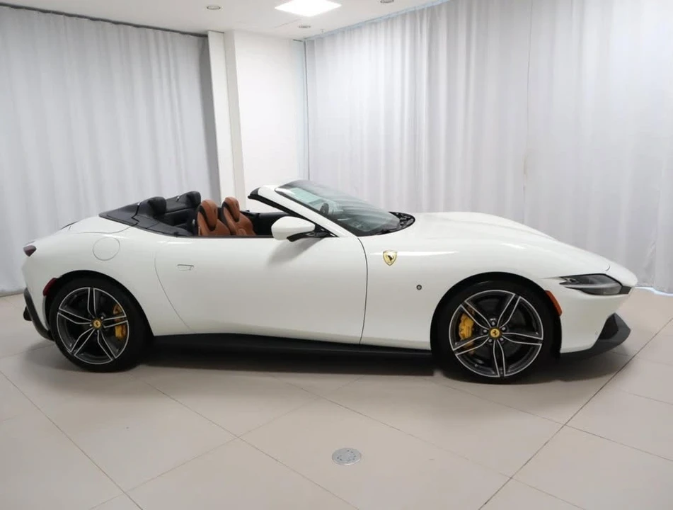 2024 Ferrari Roma Spider - Image 8 of 20