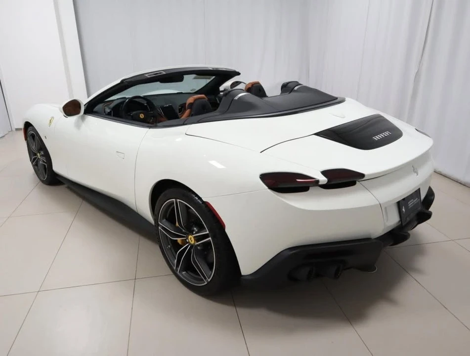 2024 Ferrari Roma Spider - Image 15 of 20