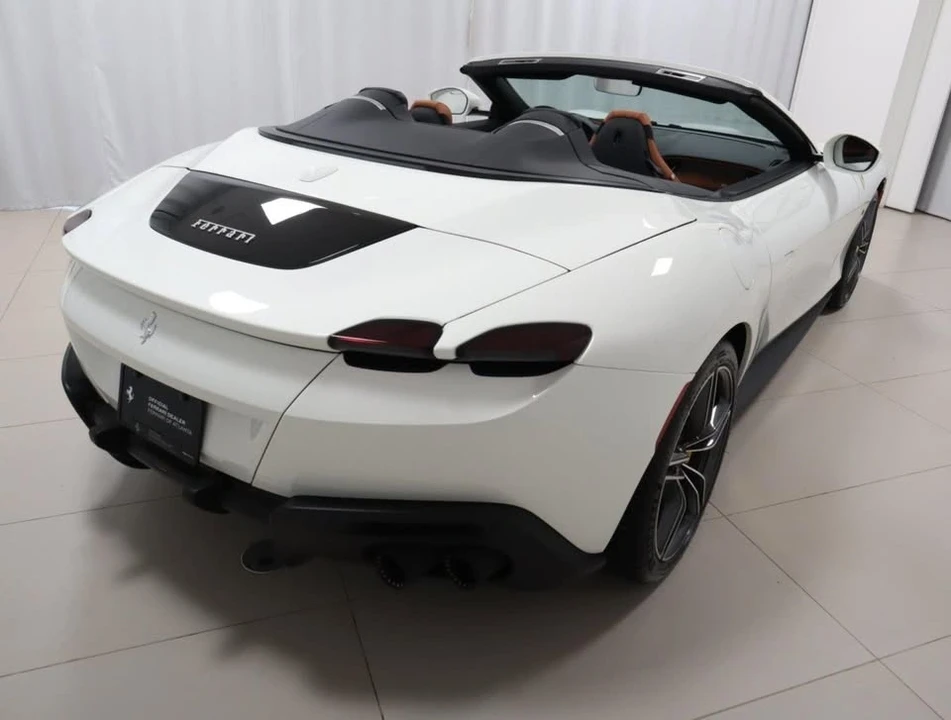 2024 Ferrari Roma Spider - Image 9 of 20
