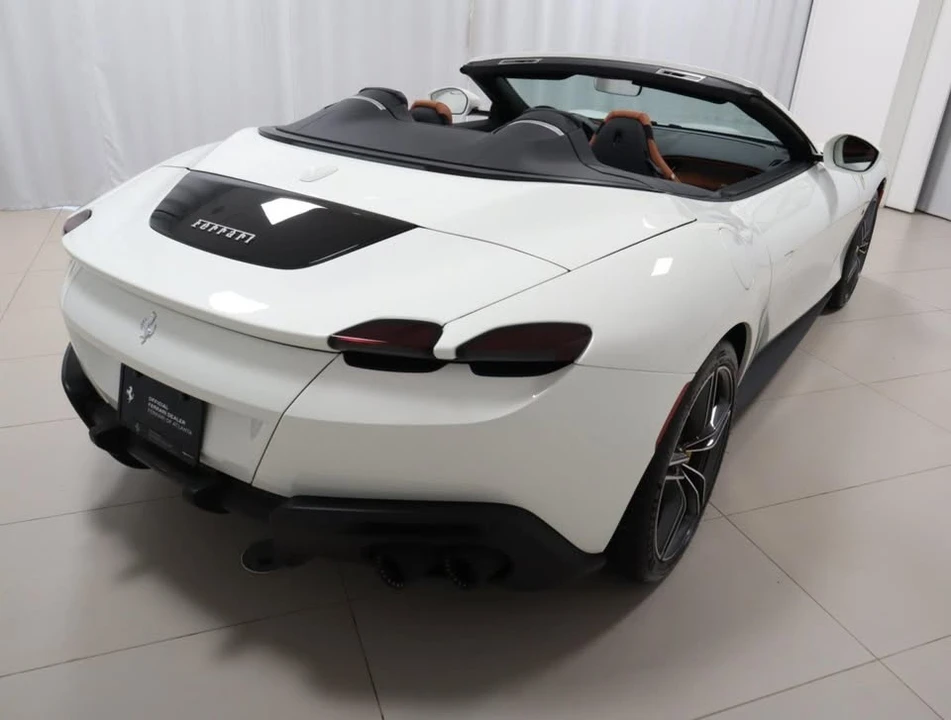 2024 Ferrari Roma Spider - Image 9 of 20