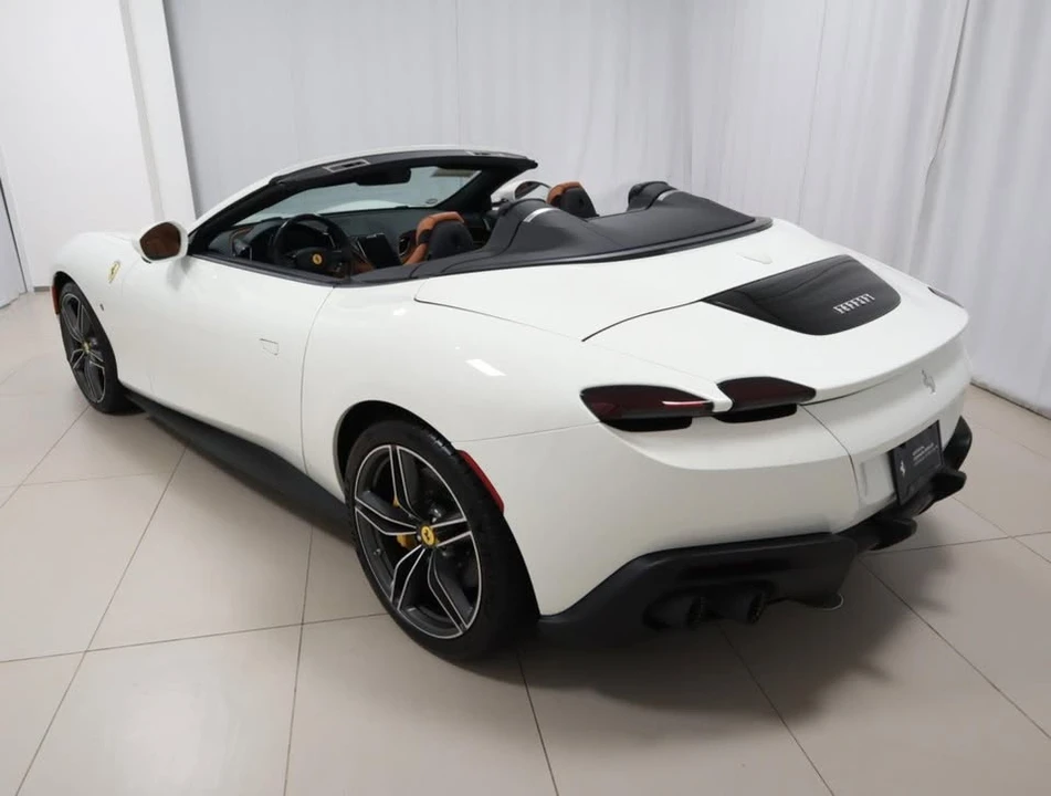 2024 Ferrari Roma Spider - Image 15 of 20