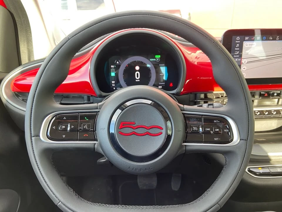 2024 Fiat 500e - Image 12 of 19