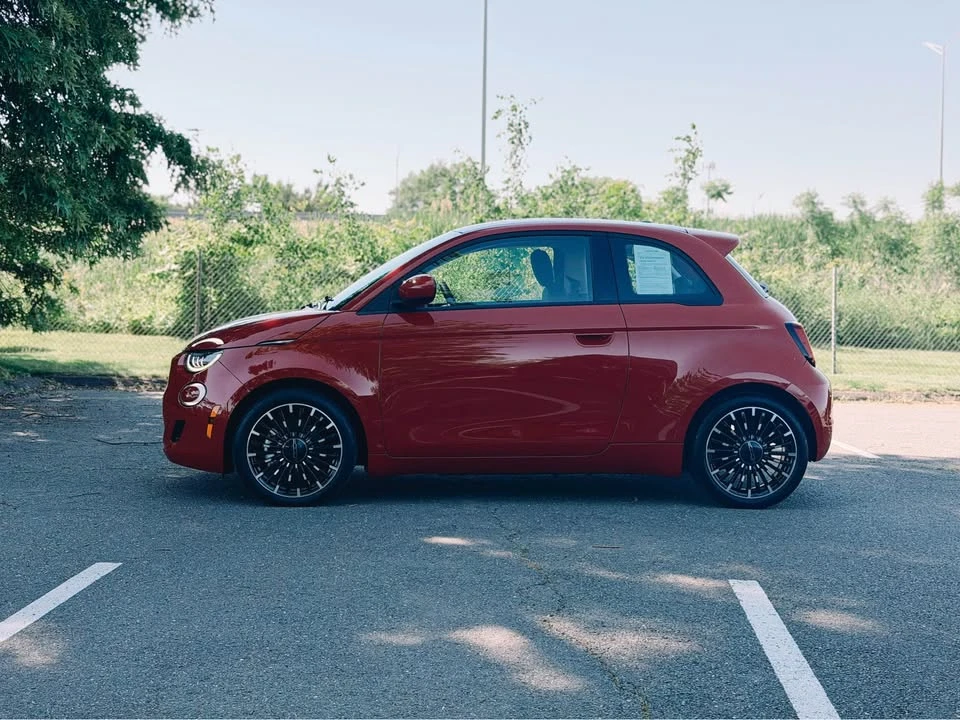 2024 Fiat 500e - Image 4 of 11