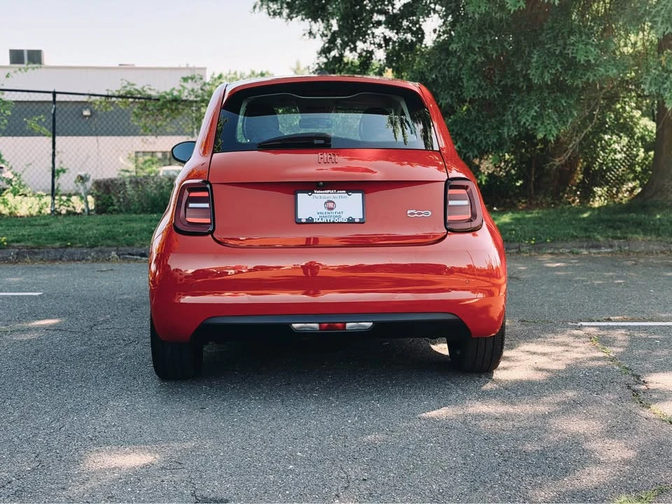 2024 Fiat 500e - Image 2 of 11