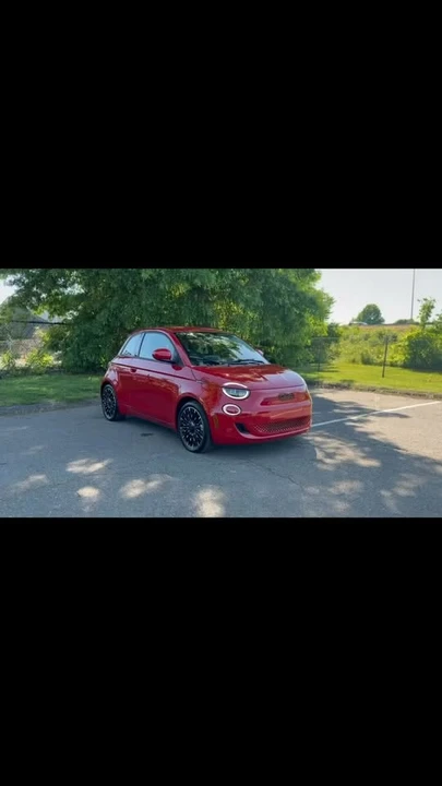 2024 Fiat 500e - Image 11 of 11