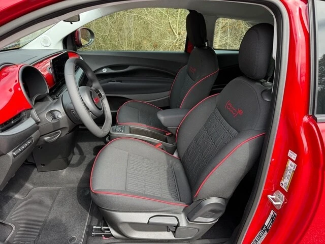 2024 Fiat 500e - Image 10 of 12