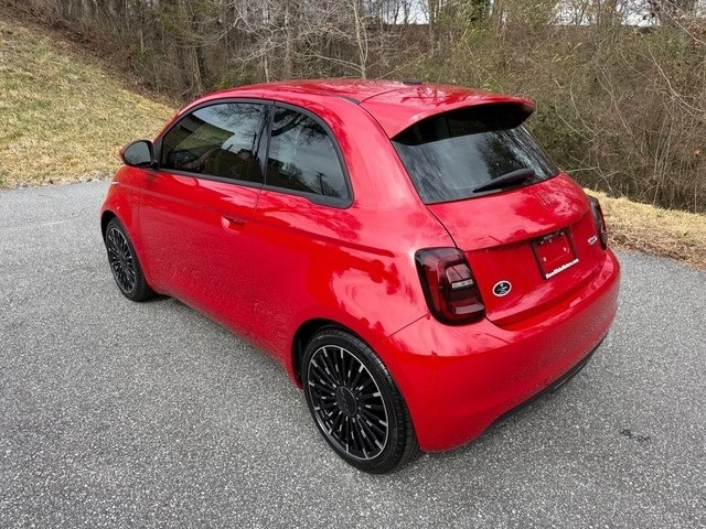 2024 Fiat 500e - Image 8 of 21