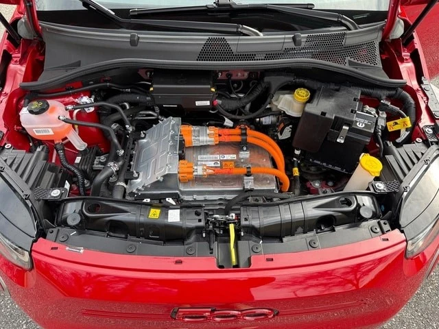 2024 Fiat 500e - Image 9 of 21