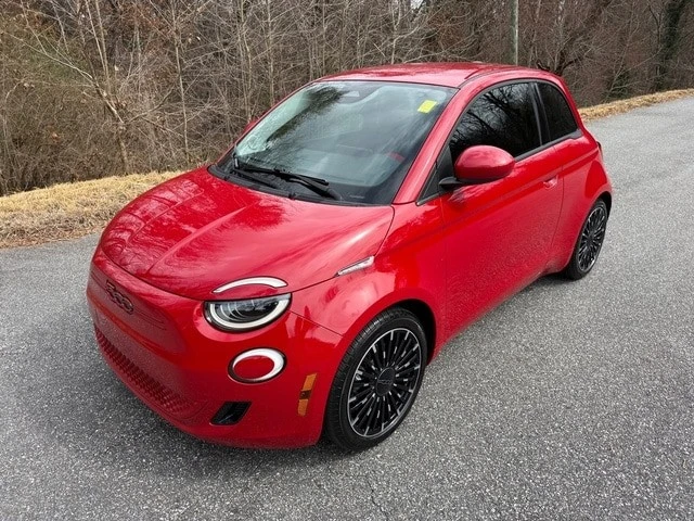 2024 Fiat 500e - Image 2 of 21