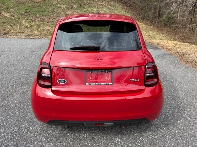 2024 Fiat 500e - Image 7 of 21