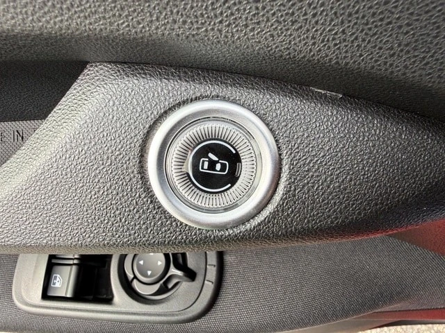 2024 Fiat 500e - Image 11 of 21