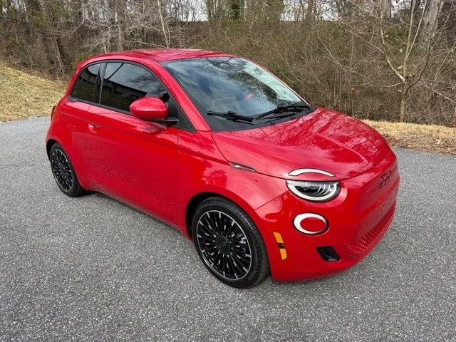 2024 Fiat 500e - Image 4 of 21