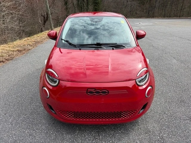 2024 Fiat 500e - Image 3 of 21