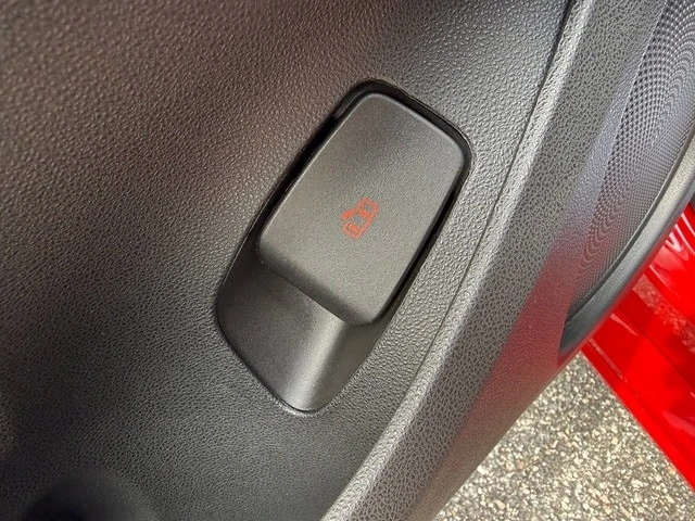 2024 Fiat 500e - Image 13 of 21
