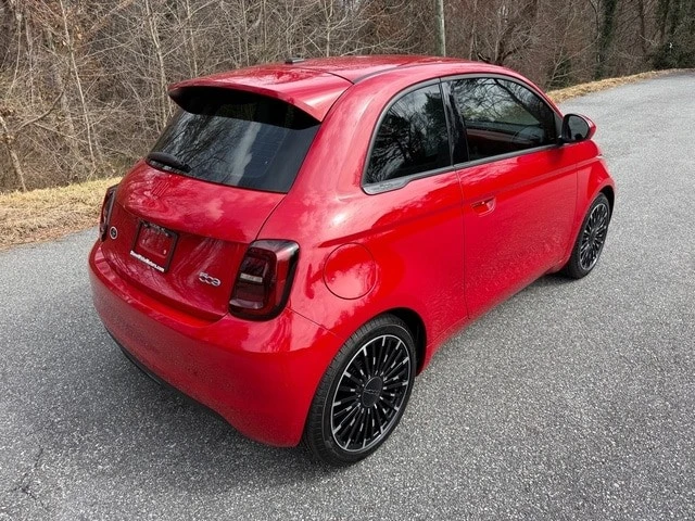 2024 Fiat 500e - Image 6 of 21