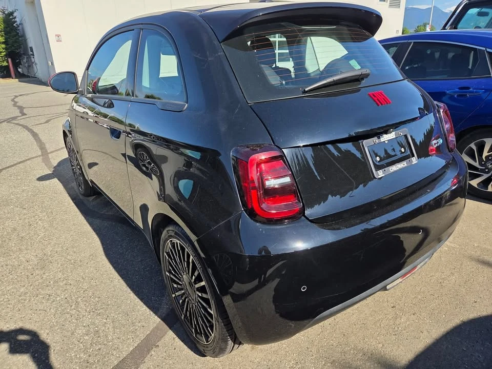 2024 Fiat 500e - Image 2 of 6