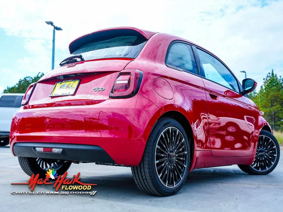 2024 Fiat 500e - Image 6 of 14