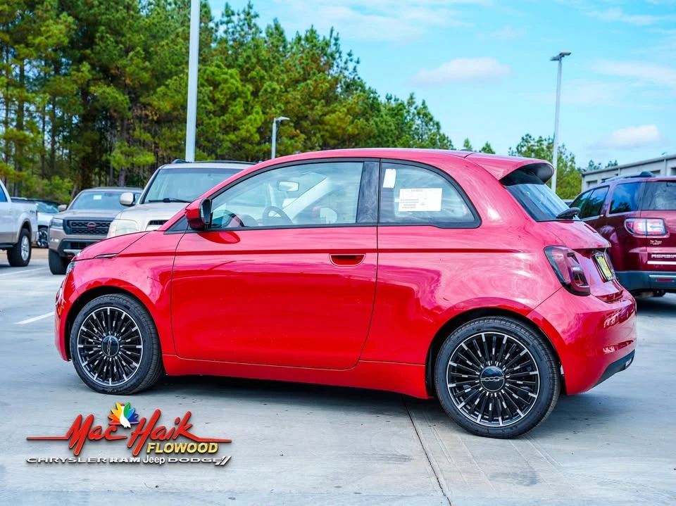 2024 Fiat 500e - Image 10 of 14