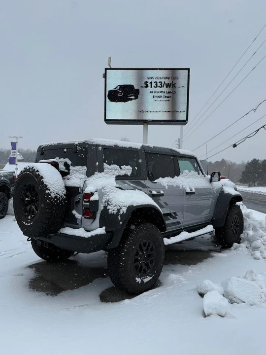 2024 Ford Bronco 6th Gen - Image 9 of 9