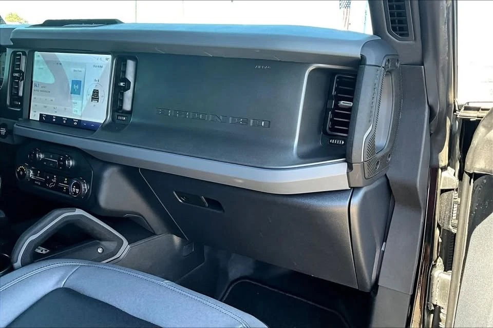 2024 Ford Bronco 6th Gen - Image 16 of 17