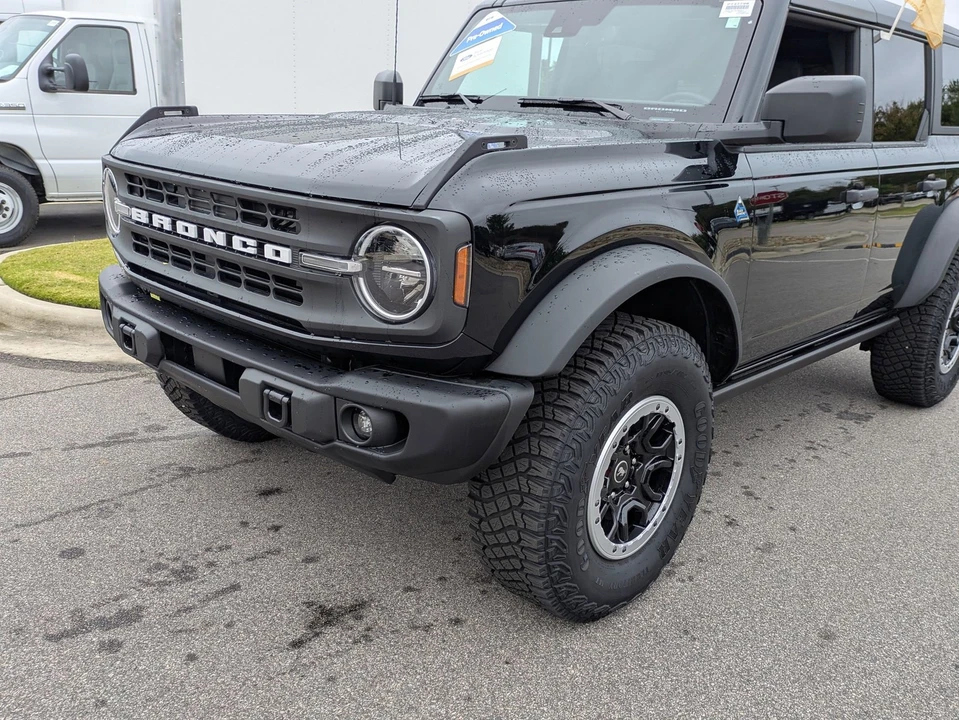 2024 Ford Bronco 6th Gen - Image 10 of 12