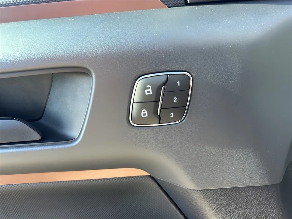 2024 Ford Bronco 6th Gen - Image 11 of 12