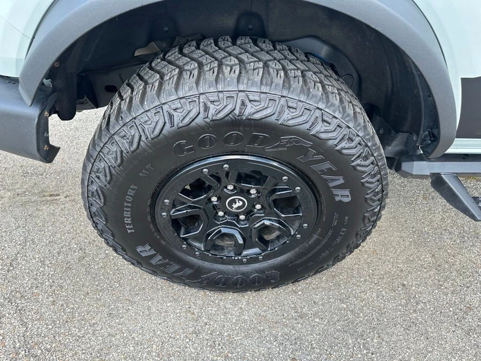 2024 Ford Bronco 6th Gen - Image 10 of 12