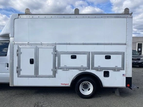 2024 Ford Econoline Van - Image 21 of 31
