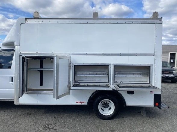 2024 Ford Econoline Van - Image 23 of 31