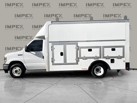 2024 Ford E-350 Super Duty Base