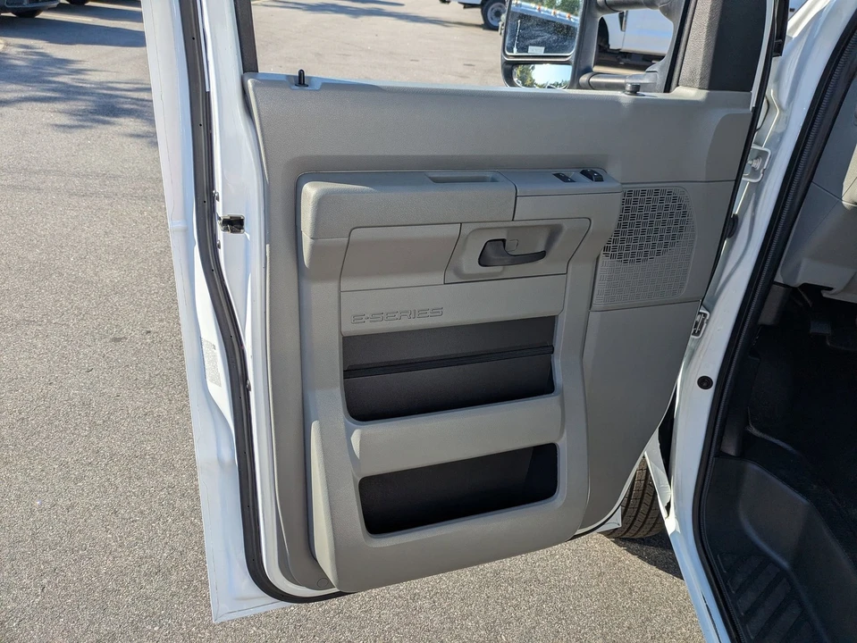 2024 Ford Super Duty 5th Gen - Image 15 of 31