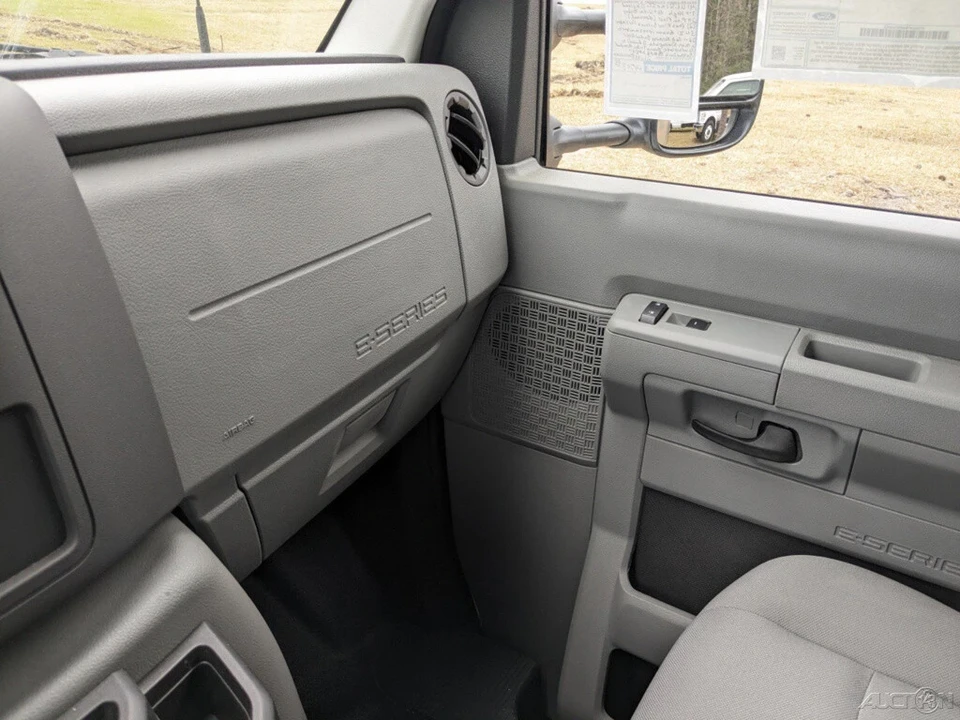 2024 Ford Econoline Van - Image 19 of 21