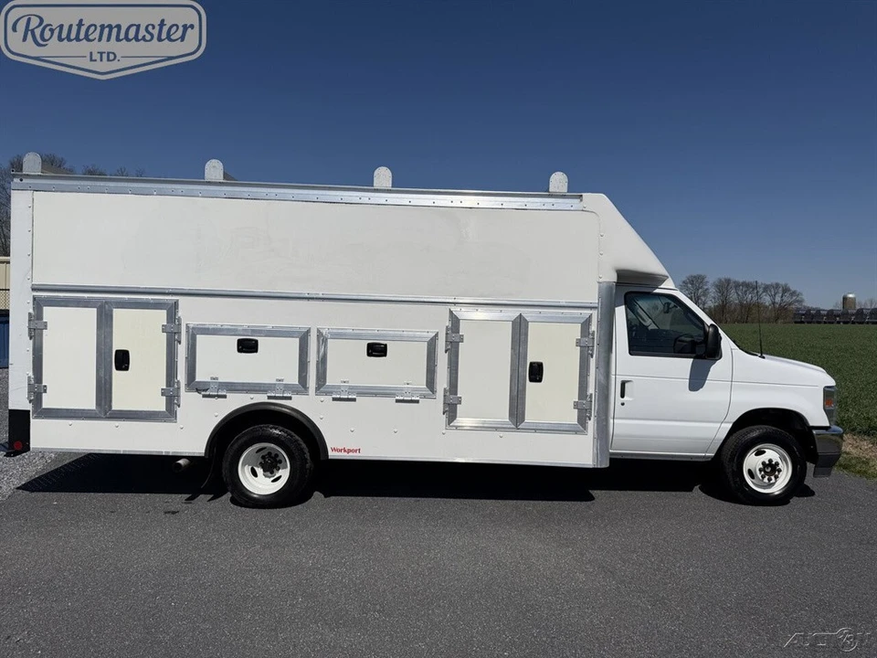 2024 Ford Econoline Van - Image 9 of 12