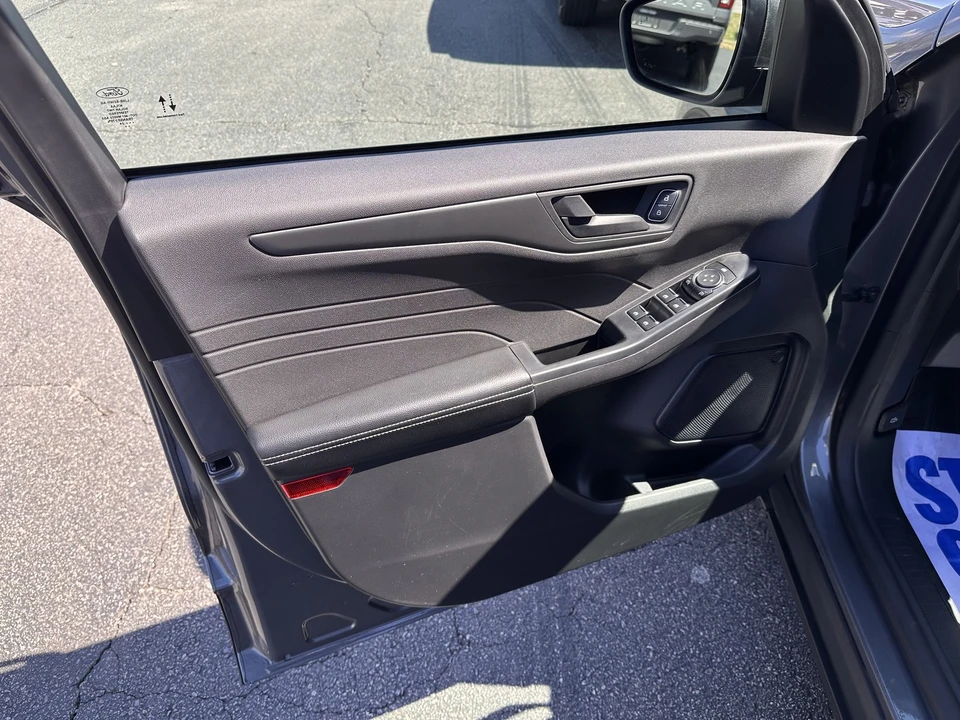 2024 Ford Escape - Image 9 of 31