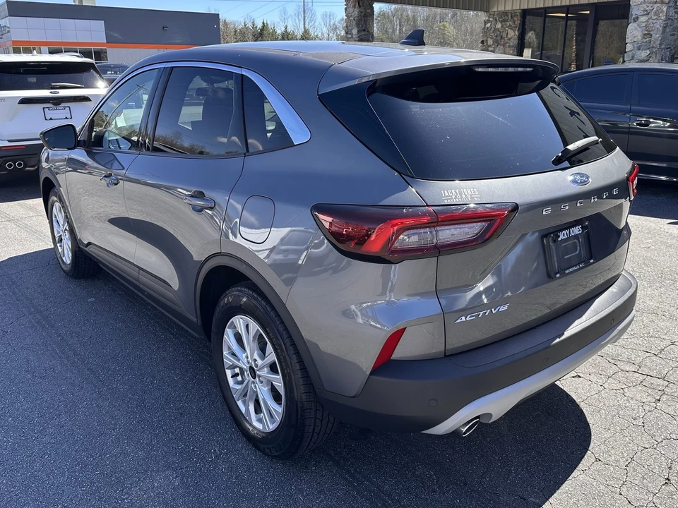 2024 Ford Escape - Image 8 of 31